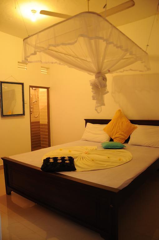 Thenu Rest Guest House Галле Номер фото